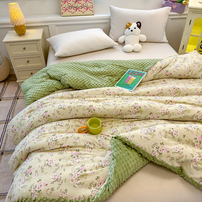 91家纺网 家纺一手货源 找家纺 好梦来家纺（原锦茂家纺） 2025新款水洗高克重双层纱豆豆被子加厚保暖被芯春秋被冬被 蔷薇之恋-绿