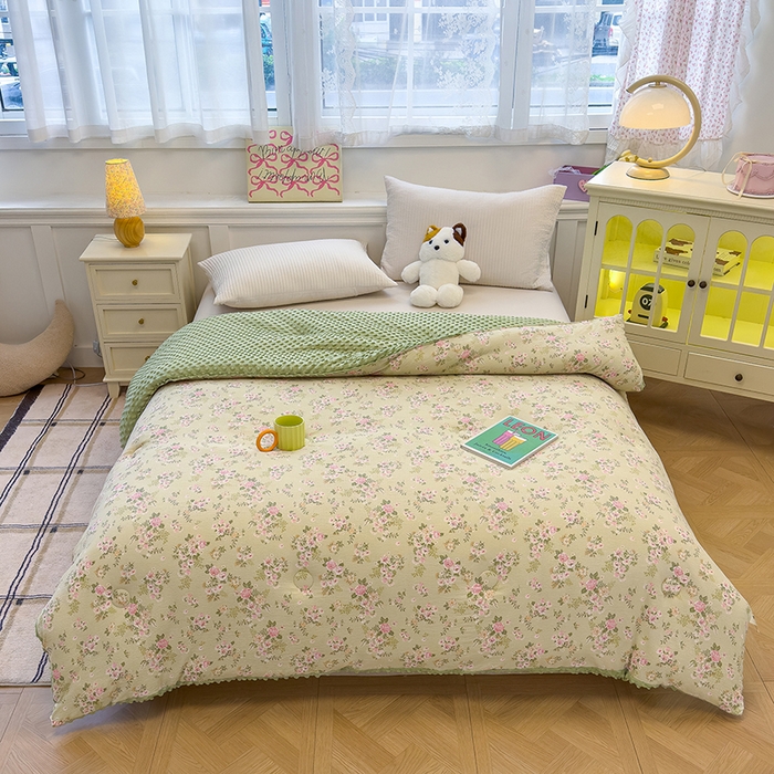 91家纺网 家纺一手货源 找家纺 好梦来家纺（原锦茂家纺） 2025新款水洗高克重双层纱豆豆被子加厚保暖被芯春秋被冬被 蔷薇之恋-绿