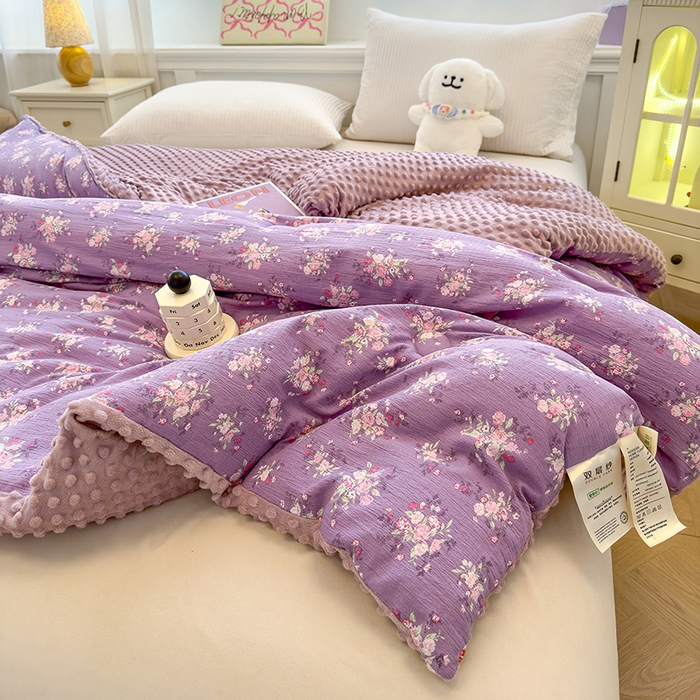 91家纺网 家纺一手货源 找家纺 好梦来家纺（原锦茂家纺） 2025新款水洗高克重双层纱豆豆被子加厚保暖被芯春秋被冬被 蔷薇之恋-紫