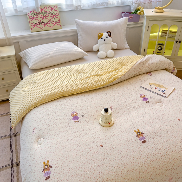 91家纺网 家纺一手货源 找家纺 好梦来家纺（原锦茂家纺） 2025新款水洗高克重双层纱豆豆被子加厚保暖被芯春秋被冬被 小女孩