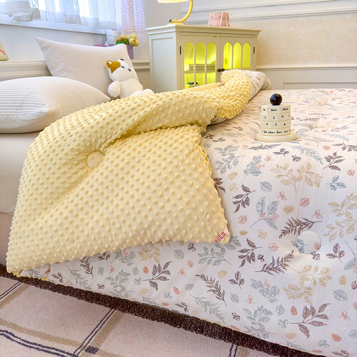 91家纺网 家纺一手货源 找家纺 好梦来家纺（原锦茂家纺） 2025新款水洗高克重双层纱豆豆被子加厚保暖被芯春秋被冬被 叶叶相恋