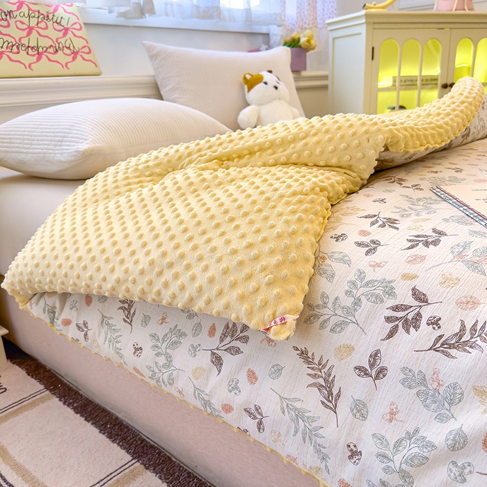 91家纺网 家纺一手货源 找家纺 好梦来家纺（原锦茂家纺） 2025新款水洗高克重双层纱豆豆被子加厚保暖被芯春秋被冬被 叶叶相恋