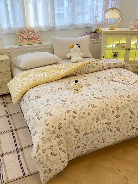 91家纺网 家纺一手货源 找家纺 好梦来家纺（原锦茂家纺） 2025新款水洗高克重双层纱豆豆被子加厚保暖被芯春秋被冬被 叶叶相恋