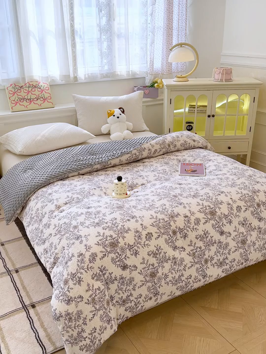 91家纺网 家纺一手货源 找家纺 好梦来家纺（原锦茂家纺） 2025新款水洗高克重双层纱豆豆被子加厚保暖被芯春秋被冬被 秘境