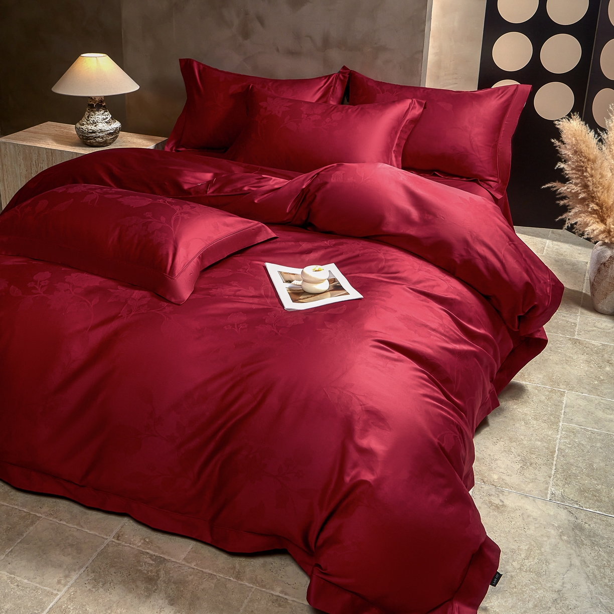 91家纺网 家纺一手货源 找家纺 洺兰家居 2025新款新疆长绒棉纯棉60支大提花大红婚庆埋绳款四件套 万事如意