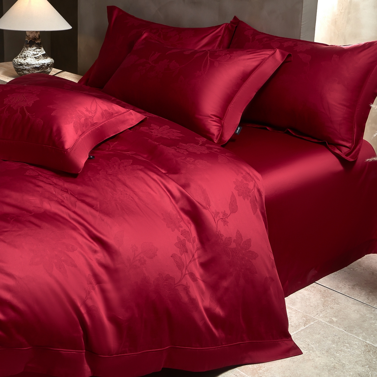 91家纺网 家纺一手货源 找家纺 洺兰家居 2025新款新疆长绒棉纯棉60支大提花大红婚庆埋绳款四件套 万事如意