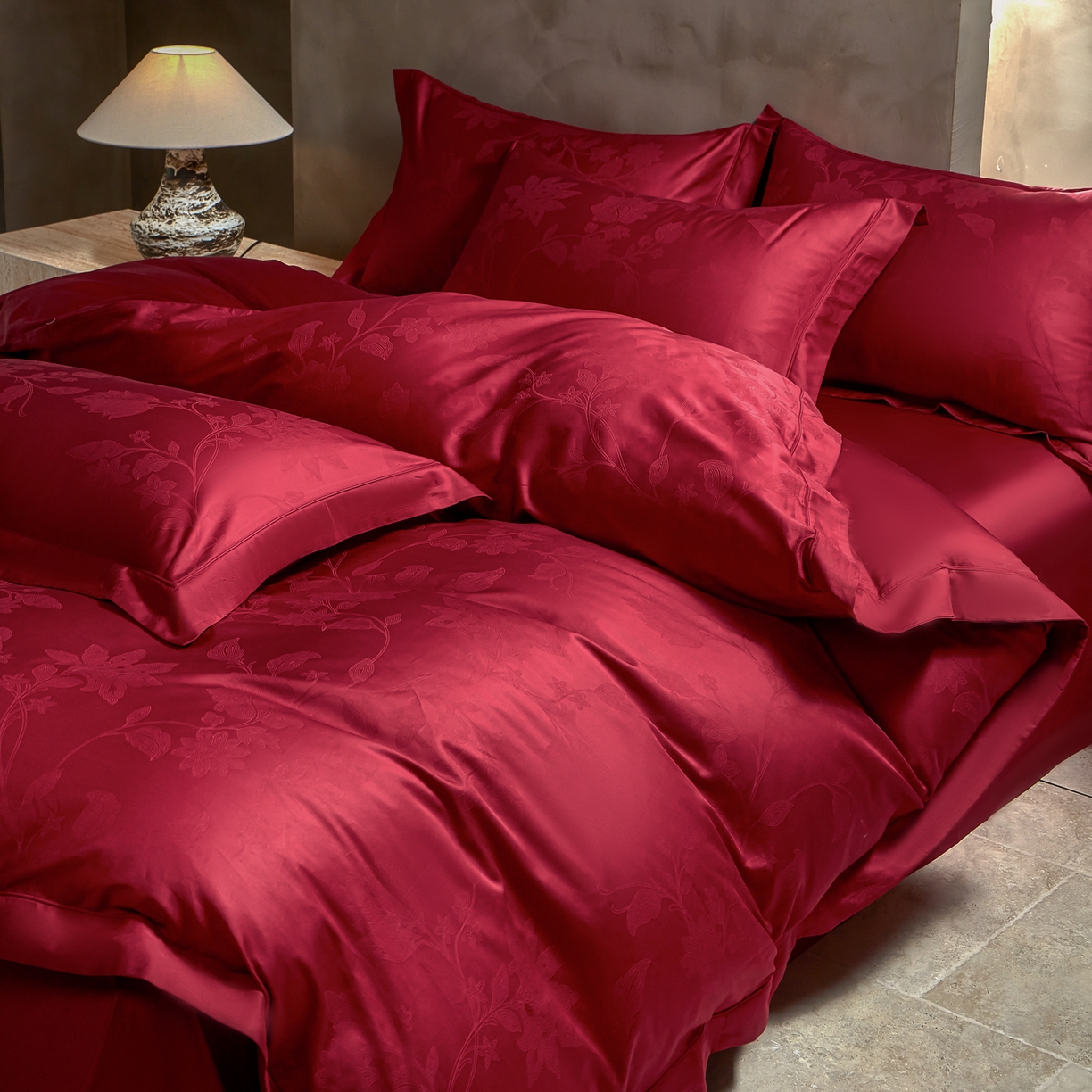 91家纺网 家纺一手货源 找家纺 洺兰家居 2025新款新疆长绒棉纯棉60支大提花大红婚庆埋绳款四件套 万事如意