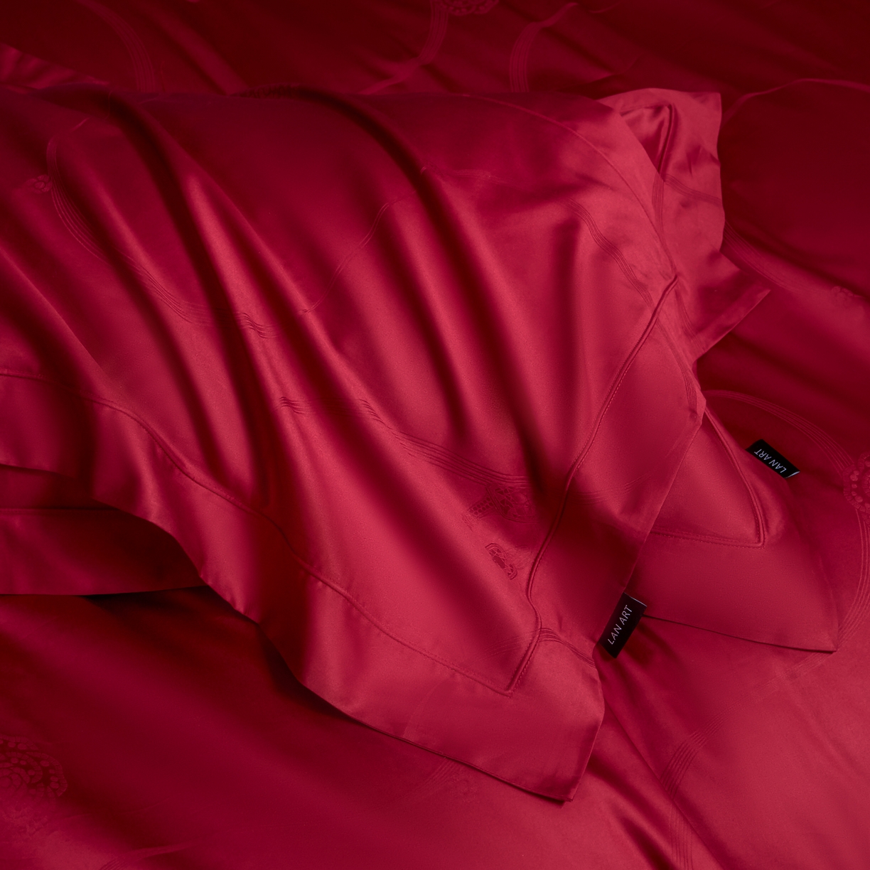 91家纺网 家纺一手货源 找家纺 洺兰家居 2025新款新疆长绒棉纯棉60支大提花大红婚庆埋绳款四件套 百年好合