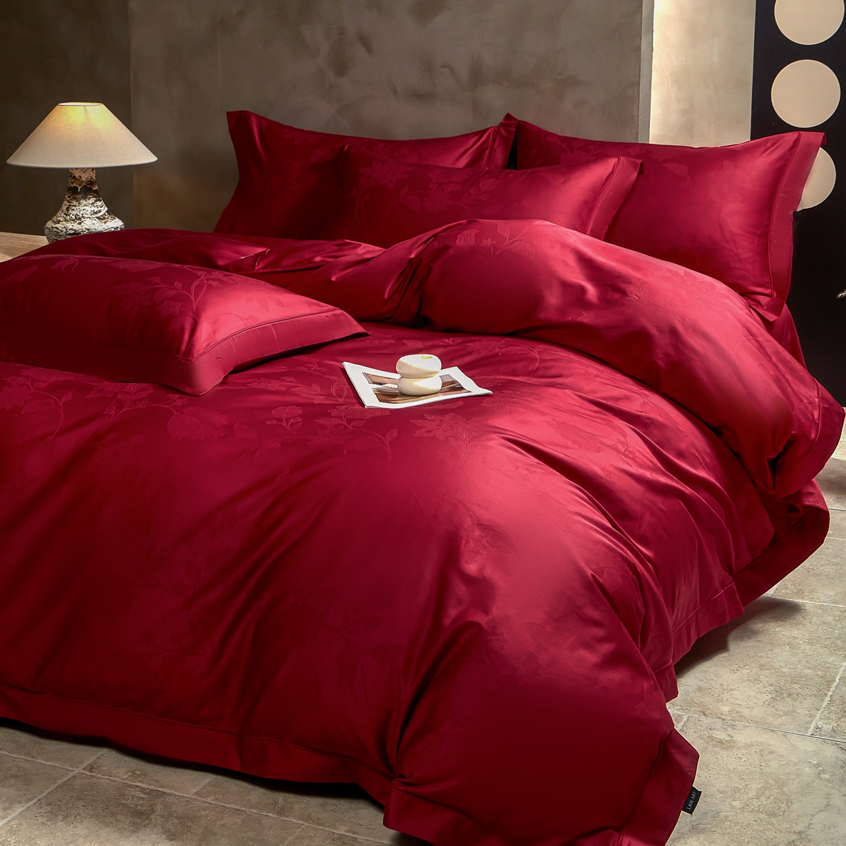 91家纺网 家纺一手货源 找家纺 洺兰家居 2025新款新疆长绒棉纯棉60支大提花大红婚庆埋绳款四件套 万事如意