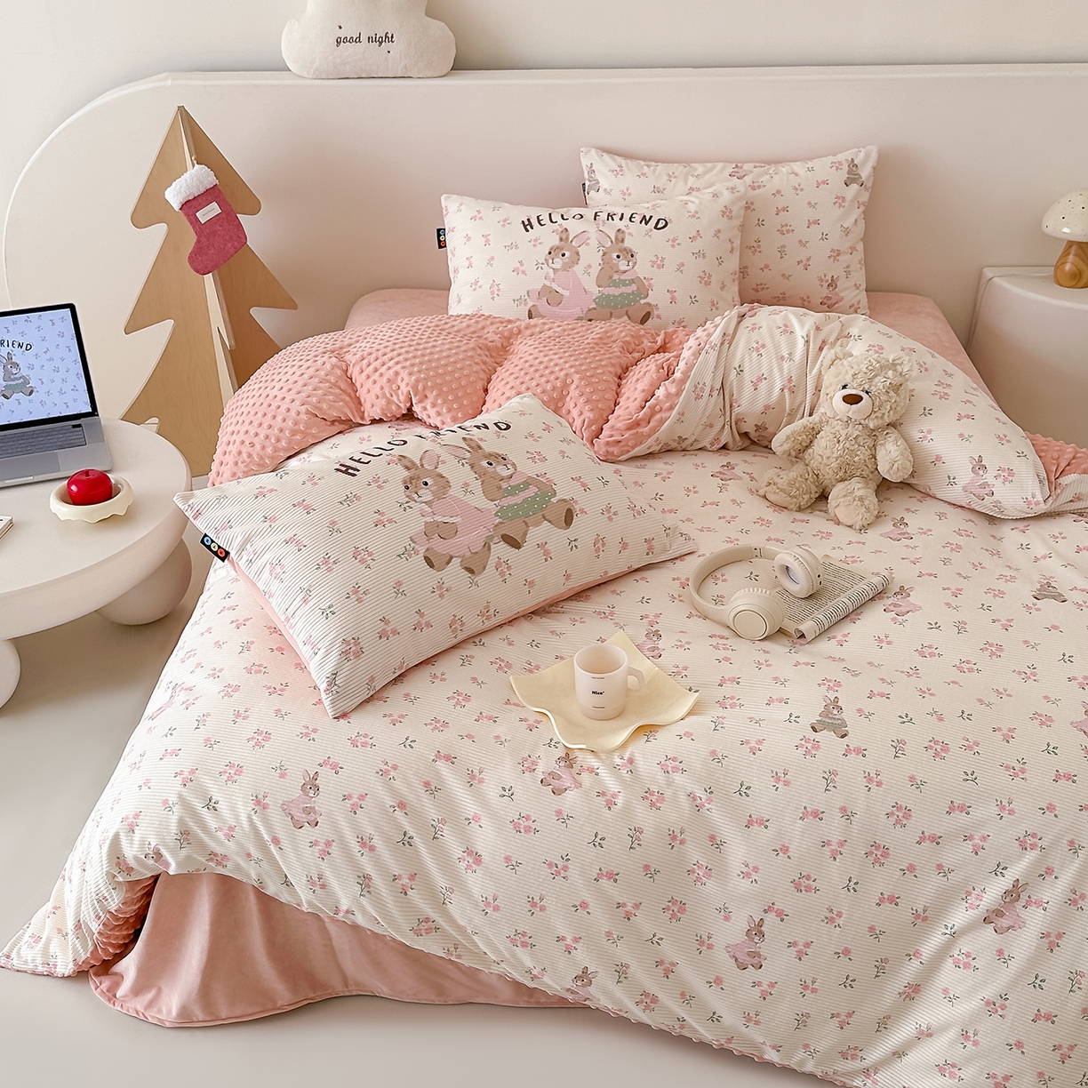 91家纺网 家纺一手货源 找家纺 （总）RYB红黄兰 2025新款设计师原创灯芯绒+豆豆绒婴儿绒数码印花四件套