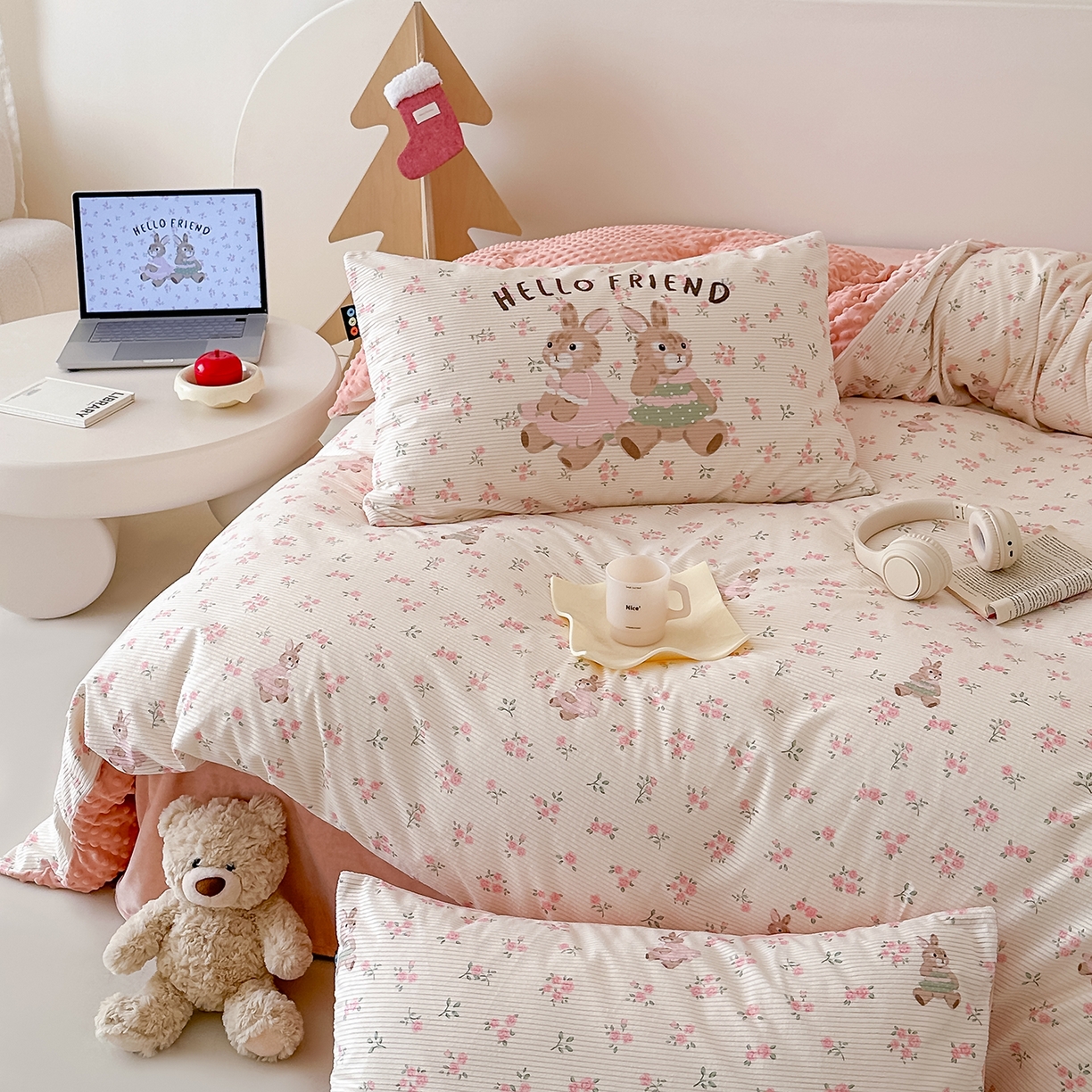 91家纺网 家纺一手货源 找家纺 （总）RYB红黄兰 2025新款设计师原创数码印花牛奶绒夹棉床盖三件套