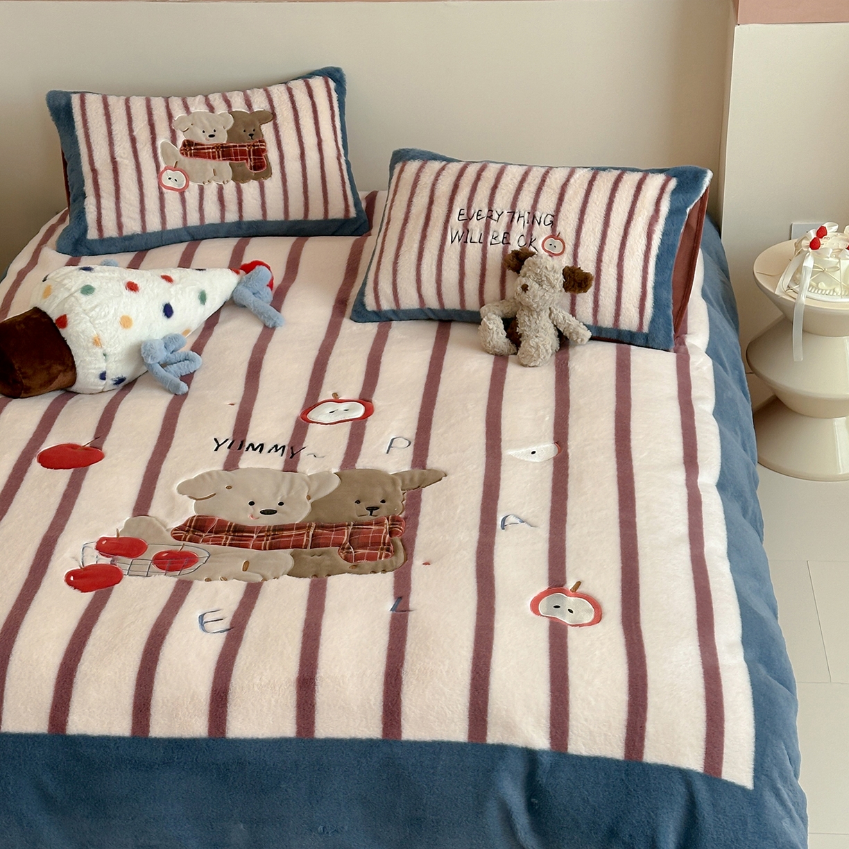 91家纺网 家纺一手货源 找家纺 觅糖家纺 2025新款大版卡通兔毛绒系列刺绣四件套 冬日暖宝