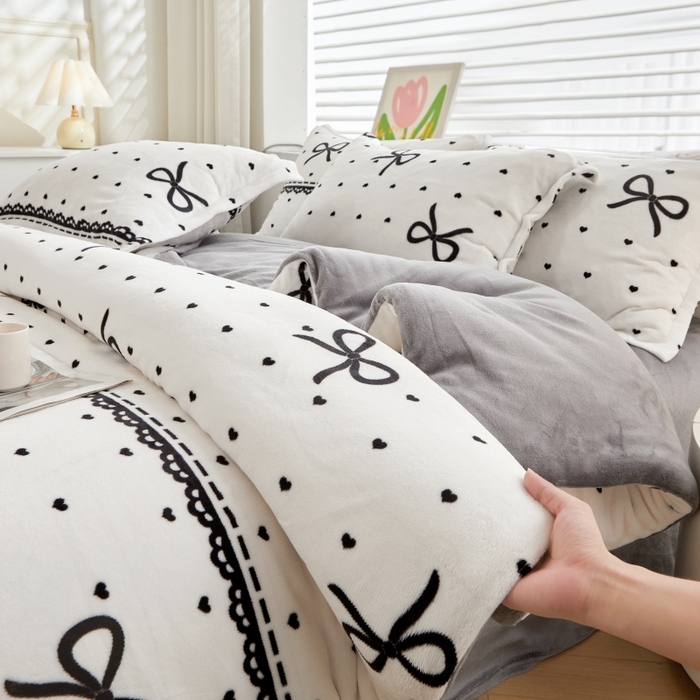 91家纺网 家纺一手货源 找家纺 森璐家纺 2025新款亲肤可拆卸牛奶绒棉花被子被芯 夜曲蝴蝶