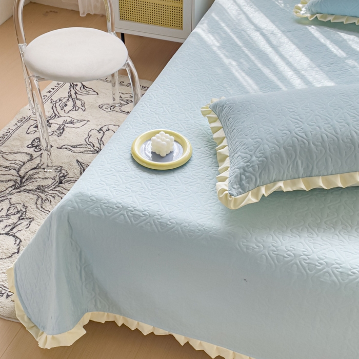 91家纺网 家纺一手货源 找家纺 （总）妮可 2025新款全棉纯色花边款40S纯棉夹棉绗缝四季款多功能床盖