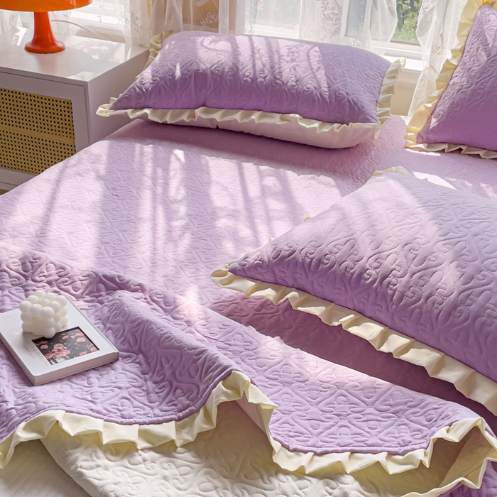 91家纺网 家纺一手货源 找家纺 妮可 2025新款全棉纯色花边款40S纯棉夹棉绗缝四季款多功能床盖 啵啵紫