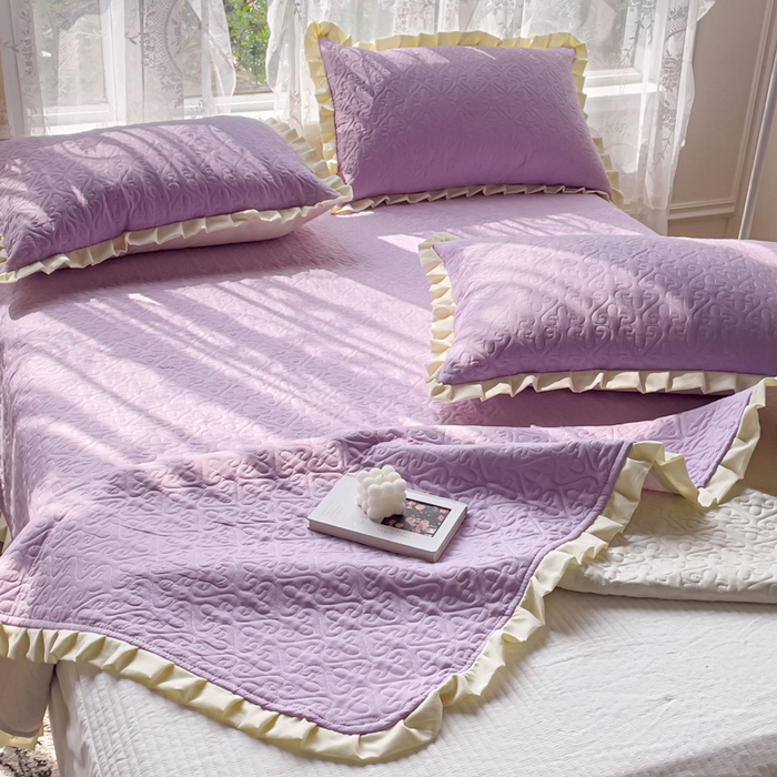 91家纺网 家纺一手货源 找家纺 妮可 2025新款全棉纯色花边款40S纯棉夹棉绗缝四季款多功能床盖 啵啵紫