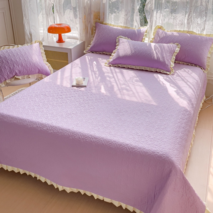 91家纺网 家纺一手货源 找家纺 妮可 2025新款全棉纯色花边款40S纯棉夹棉绗缝四季款多功能床盖 啵啵紫