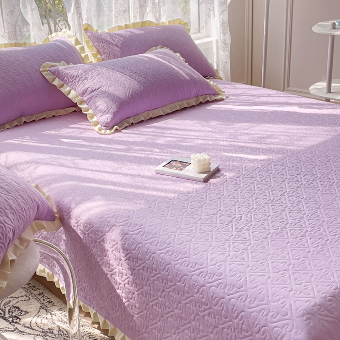 91家纺网 家纺一手货源 找家纺 妮可 2025新款全棉纯色花边款40S纯棉夹棉绗缝四季款多功能床盖 啵啵紫
