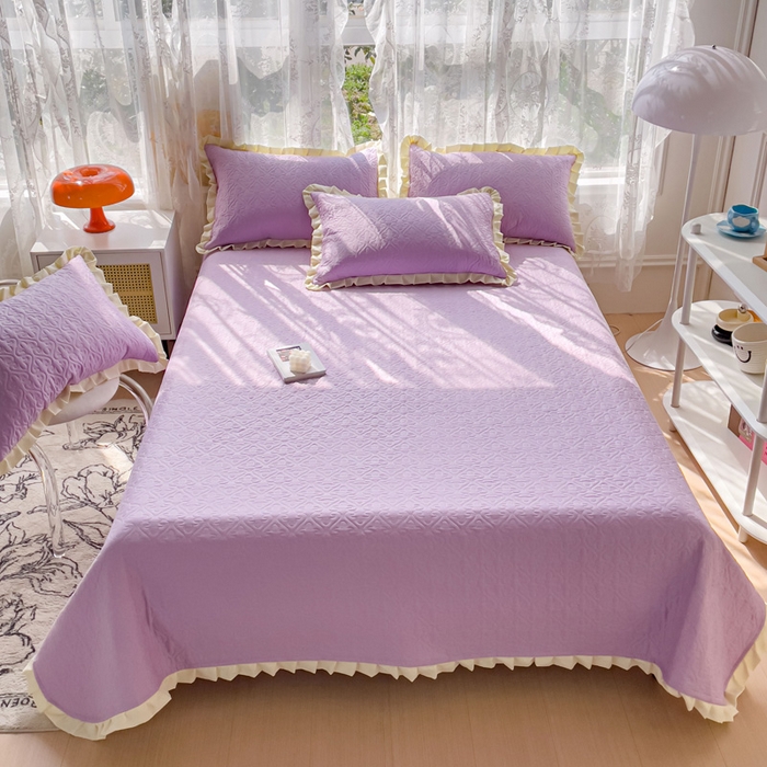 91家纺网 家纺一手货源 找家纺 妮可 2025新款全棉纯色花边款40S纯棉夹棉绗缝四季款多功能床盖 啵啵紫