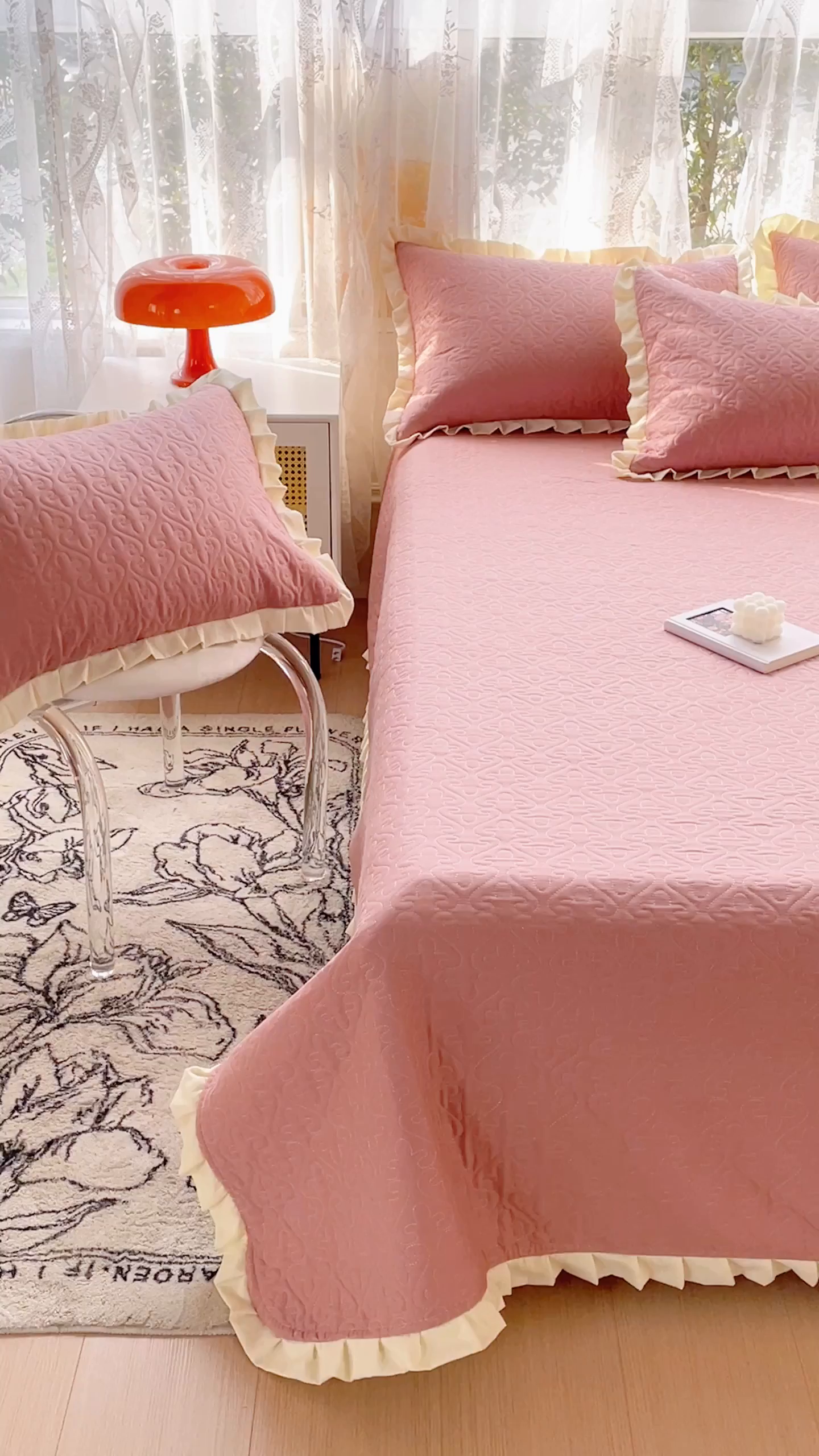 91家纺网 家纺一手货源 找家纺 妮可 2025新款全棉纯色花边款40S纯棉夹棉绗缝四季款多功能床盖 浅豆沙