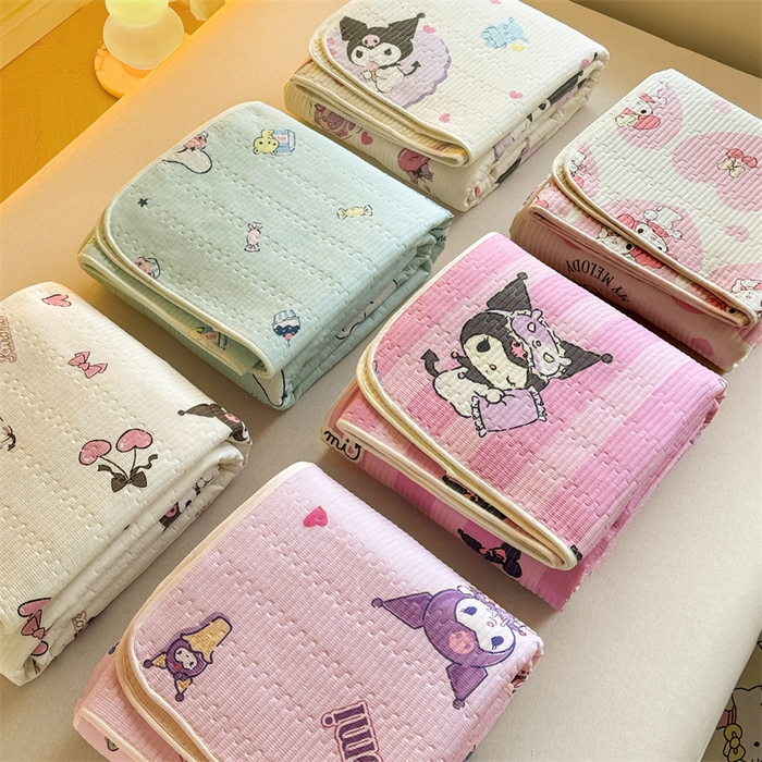 91家纺网 家纺一手货源 找家纺 妮可 2025新品正版授权IP三丽欧全棉夹棉多功能床垫-床盖 叠拍合集