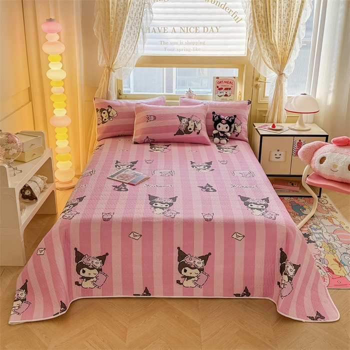 91家纺网 家纺一手货源 找家纺 妮可 2025新品正版授权IP三丽欧全棉夹棉多功能床垫-床盖 库洛米之心