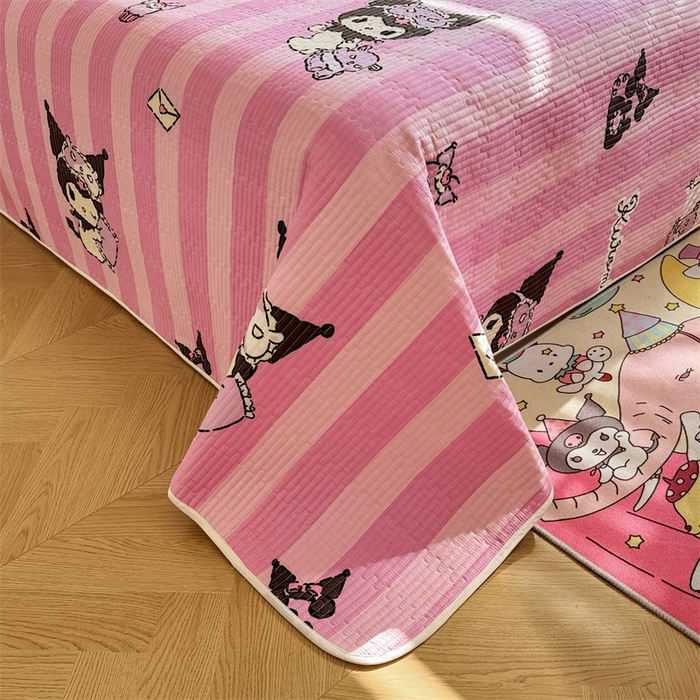 91家纺网 家纺一手货源 找家纺 妮可 2025新品正版授权IP三丽欧全棉夹棉多功能床垫-床盖 库洛米之心