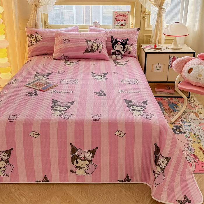 91家纺网 家纺一手货源 找家纺 妮可 2025新品正版授权IP三丽欧全棉夹棉多功能床垫-床盖 库洛米之心