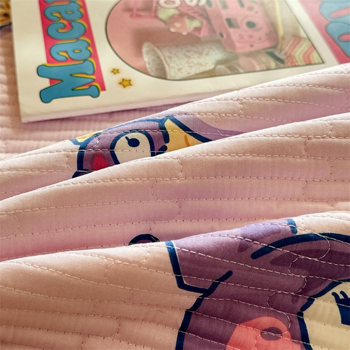 91家纺网 家纺一手货源 找家纺 妮可 2025新品正版授权IP三丽欧全棉夹棉多功能床垫-床盖 甜心库洛米