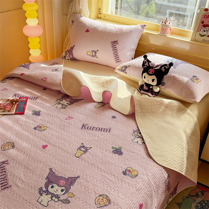 91家纺网 家纺一手货源 找家纺 妮可 2025新品正版授权IP三丽欧全棉夹棉多功能床垫-床盖 甜心库洛米