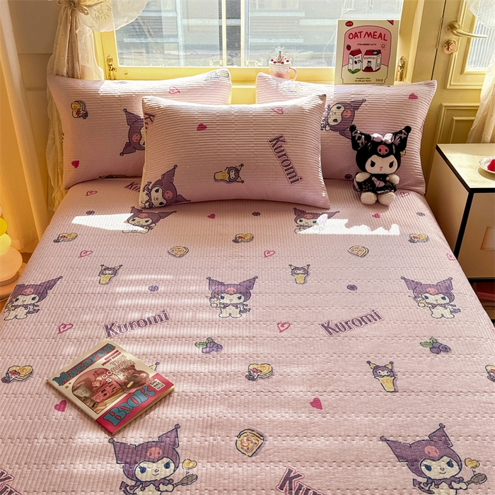 91家纺网 家纺一手货源 找家纺 妮可 2025新品正版授权IP三丽欧全棉夹棉多功能床垫-床盖 甜心库洛米