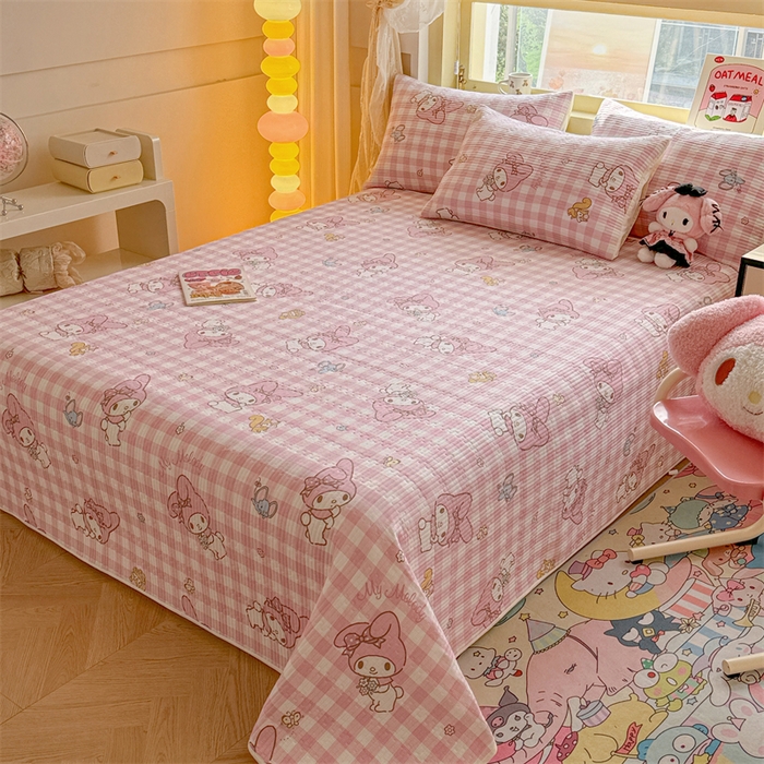 91家纺网 家纺一手货源 找家纺 妮可 2025新品正版授权IP三丽欧全棉夹棉多功能床垫-床盖 粉格美乐蒂