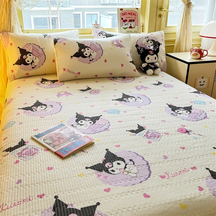 91家纺网 家纺一手货源 找家纺 妮可 2025新品正版授权IP三丽欧全棉夹棉多功能床垫-床盖 爱心库洛米