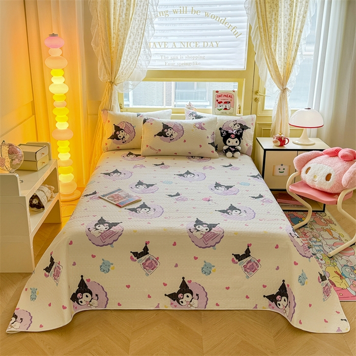 91家纺网 家纺一手货源 找家纺 妮可 2025新品正版授权IP三丽欧全棉夹棉多功能床垫-床盖 爱心库洛米