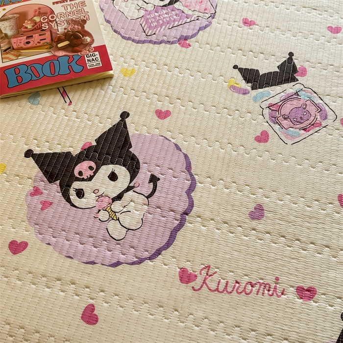 91家纺网 家纺一手货源 找家纺 妮可 2025新品正版授权IP三丽欧全棉夹棉多功能床垫-床盖 爱心库洛米