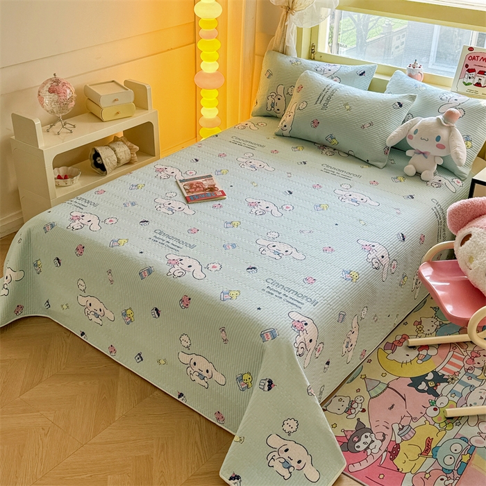 91家纺网 家纺一手货源 找家纺 妮可 2025新品正版授权IP三丽欧全棉夹棉多功能床垫-床盖 冰激凌玉桂狗