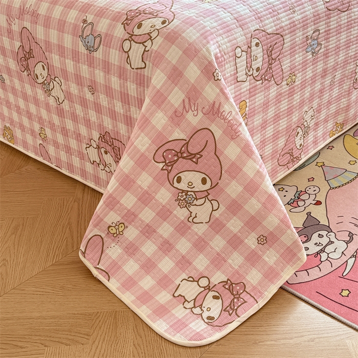 91家纺网 家纺一手货源 找家纺 妮可 2025新品正版授权IP三丽欧全棉夹棉多功能床垫-床盖 粉格美乐蒂