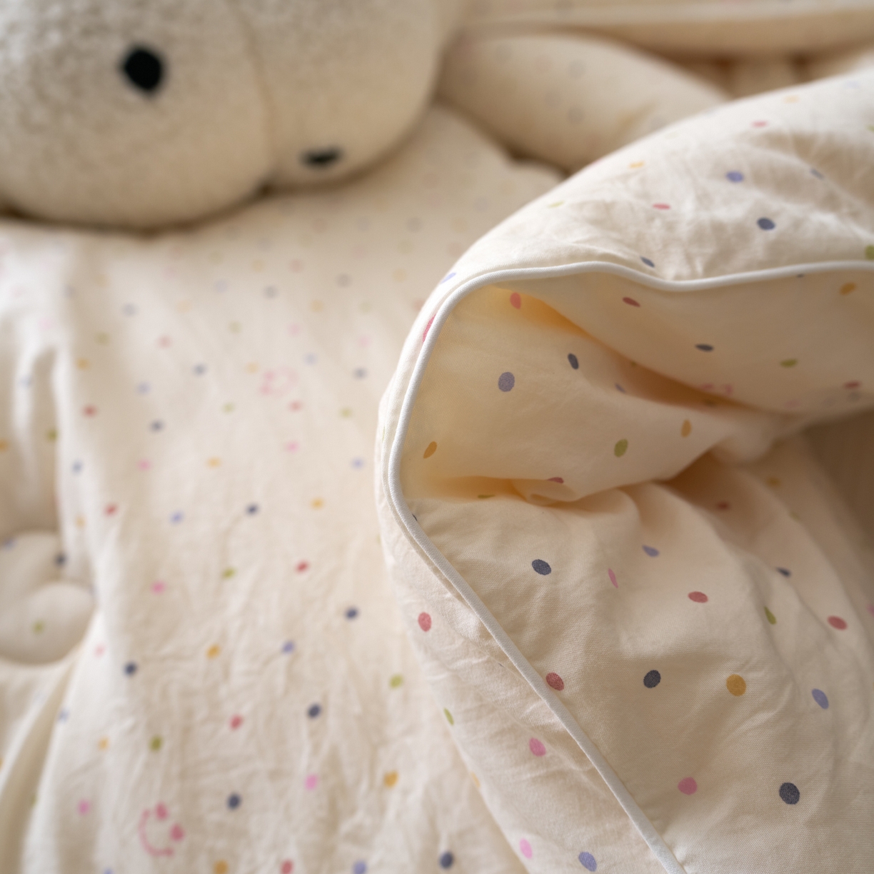 91家纺网 家纺一手货源 找家纺 久典家居 2025新款云糯棉印花大豆被被子被芯 笑脸