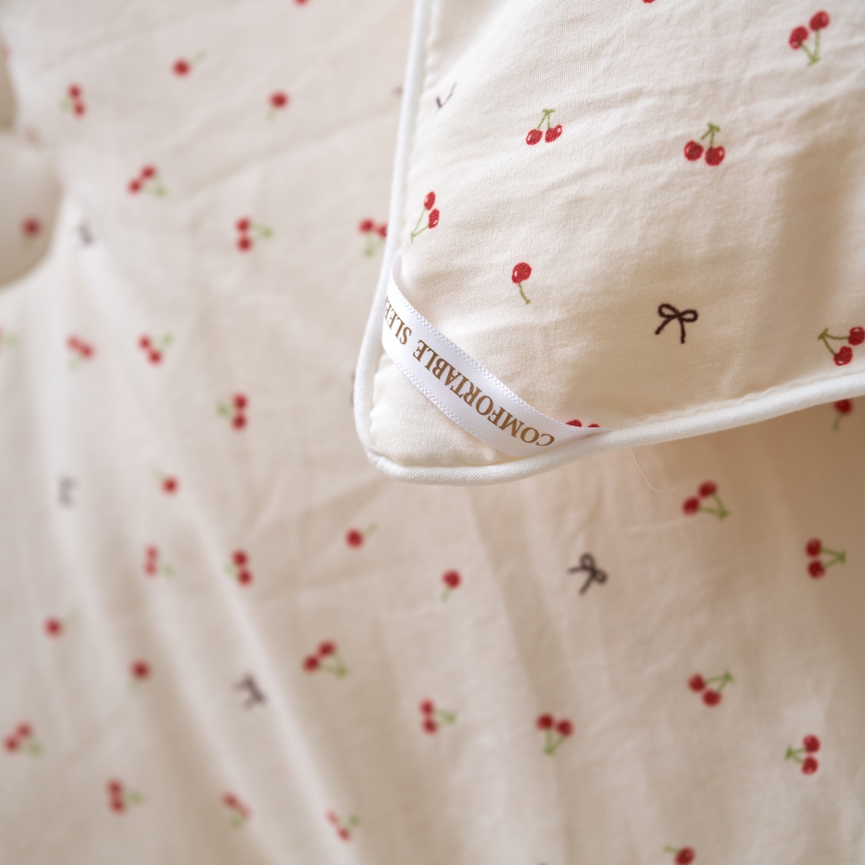 91家纺网 家纺一手货源 找家纺 久典家居 2025新款云糯棉印花大豆被被子被芯 樱桃