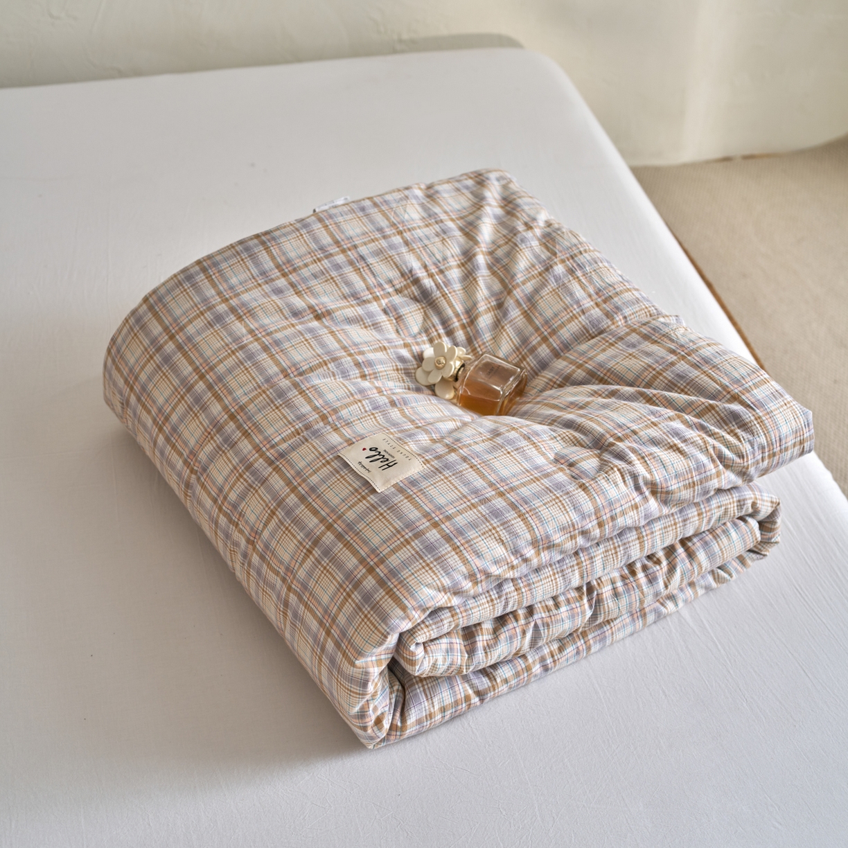 91家纺网 家纺一手货源 找家纺 久典家居 2025新款全棉色织水洗棉大豆被 被子被芯 乔安咖