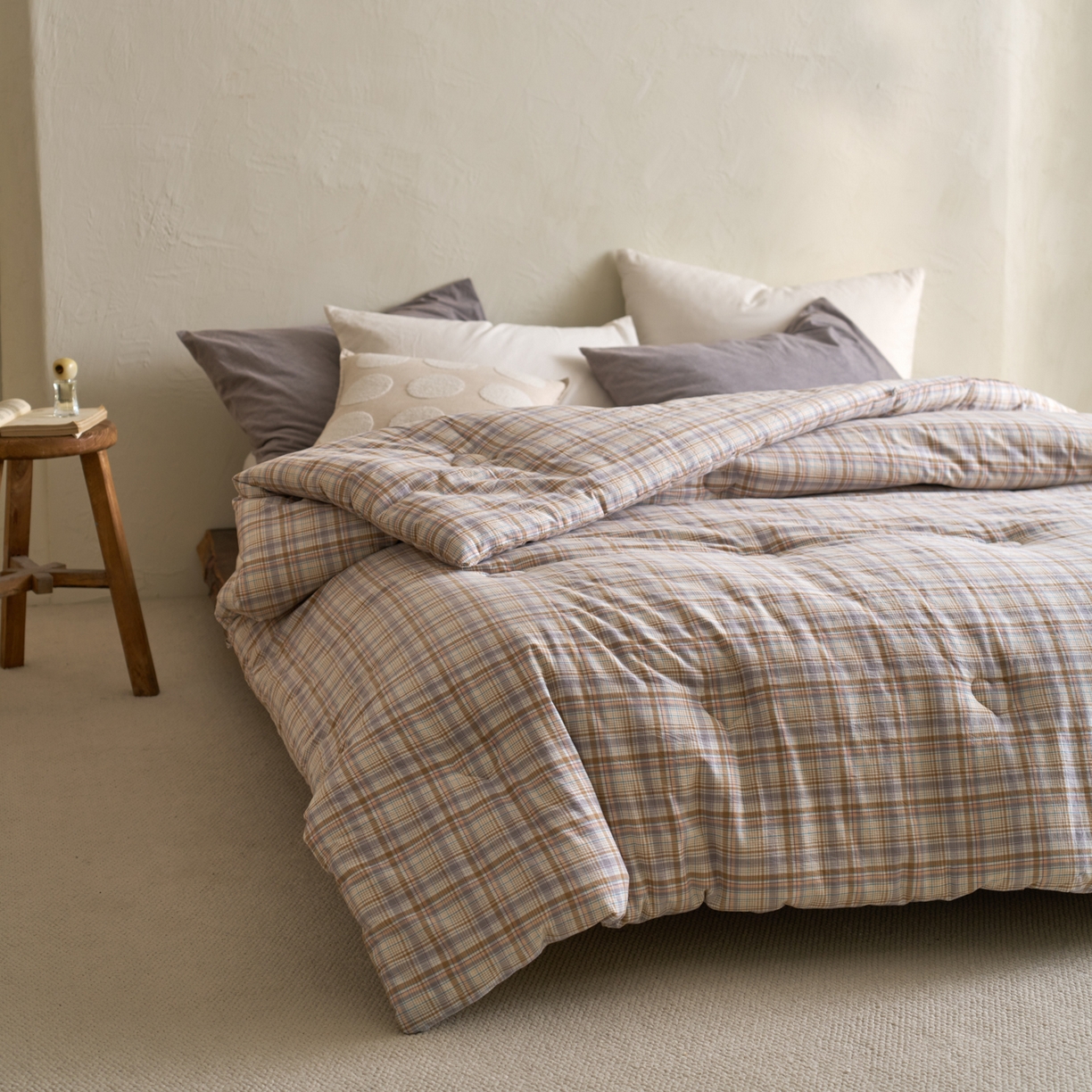 91家纺网 家纺一手货源 找家纺 久典家居 2025新款全棉色织水洗棉大豆被 被子被芯 乔安咖