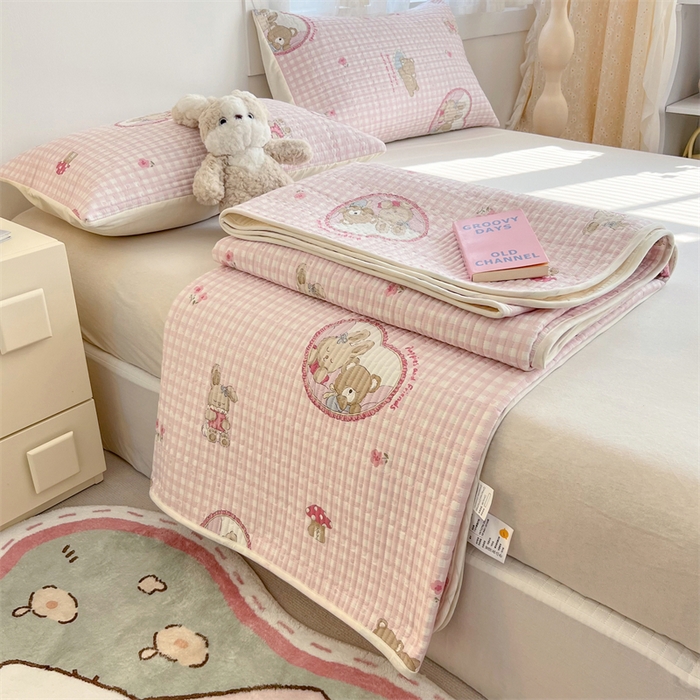 91家纺网 家纺一手货源 找家纺 （总）妮可 2025新款热款花型印花全棉夹棉多功能床垫-床盖