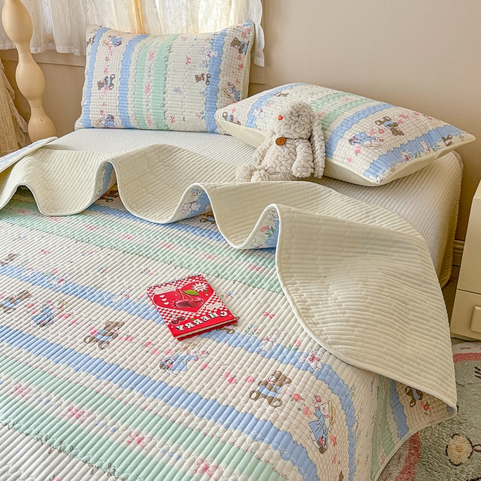 91家纺网 家纺一手货源 找家纺 妮可 2025新款热款花型印花全棉夹棉多功能床垫-床盖 爱丽丝