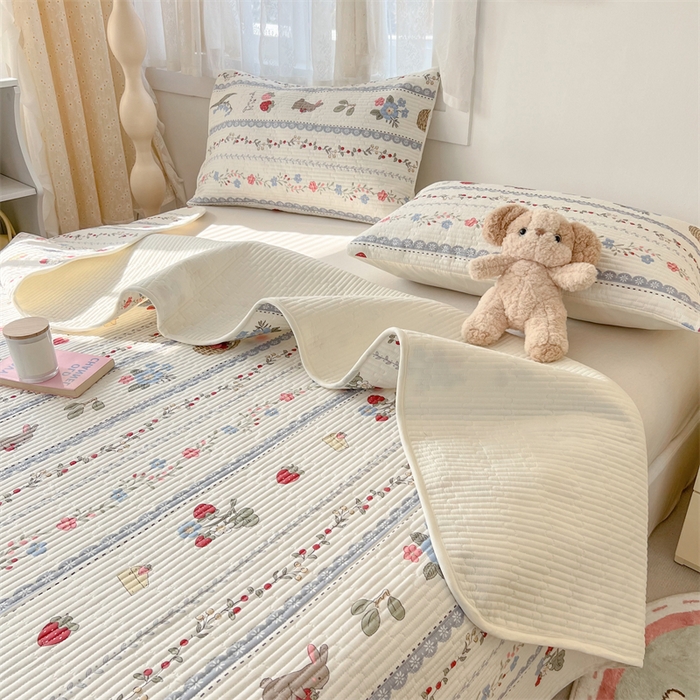 91家纺网 家纺一手货源 找家纺 妮可 2025新款热款花型印花全棉夹棉多功能床垫-床盖 花丛兔兔