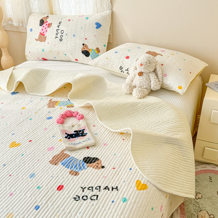 91家纺网 家纺一手货源 找家纺 妮可 2025新款热款花型印花全棉夹棉多功能床垫-床盖 甜心汪汪