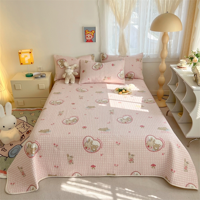 91家纺网 家纺一手货源 找家纺 妮可 2025新款热款花型印花全棉夹棉多功能床垫-床盖 可爱珍妮