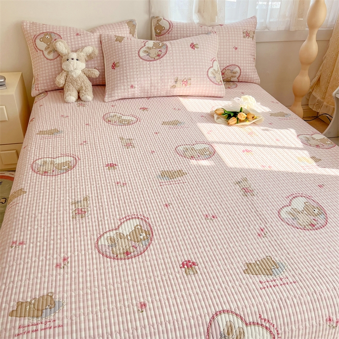 91家纺网 家纺一手货源 找家纺 妮可 2025新款热款花型印花全棉夹棉多功能床垫-床盖 可爱珍妮