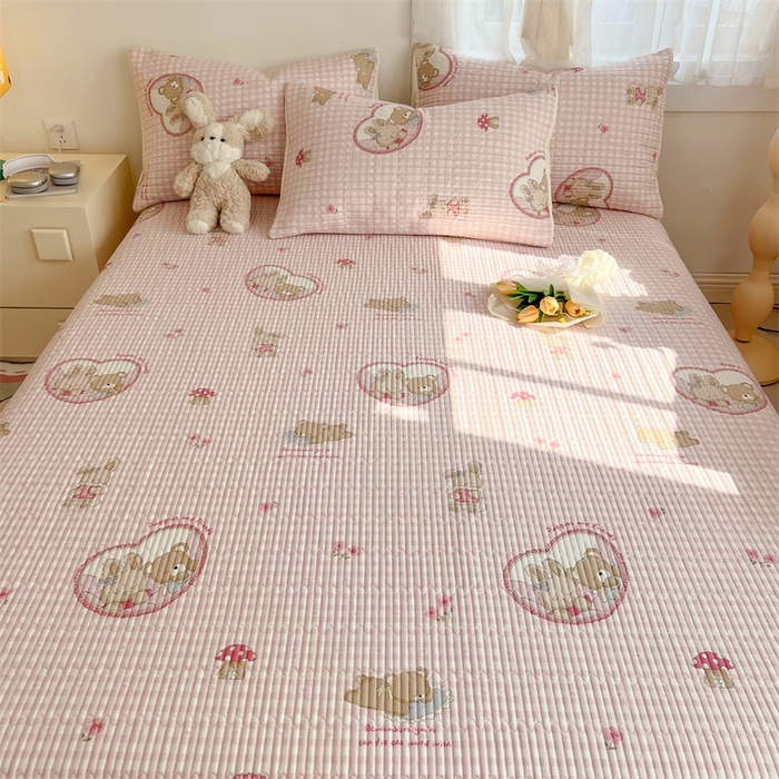 91家纺网 家纺一手货源 找家纺 妮可 2025新款热款花型印花全棉夹棉多功能床垫-床盖 可爱珍妮