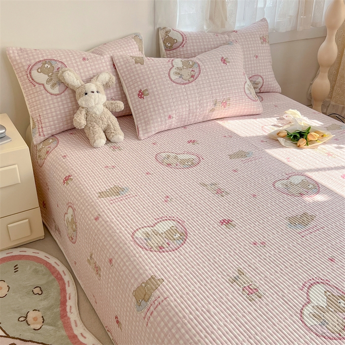 91家纺网 家纺一手货源 找家纺 妮可 2025新款热款花型印花全棉夹棉多功能床垫-床盖 可爱珍妮