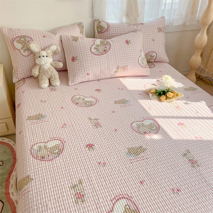 91家纺网 家纺一手货源 找家纺 妮可 2025新款热款花型印花全棉夹棉多功能床垫-床盖 可爱珍妮